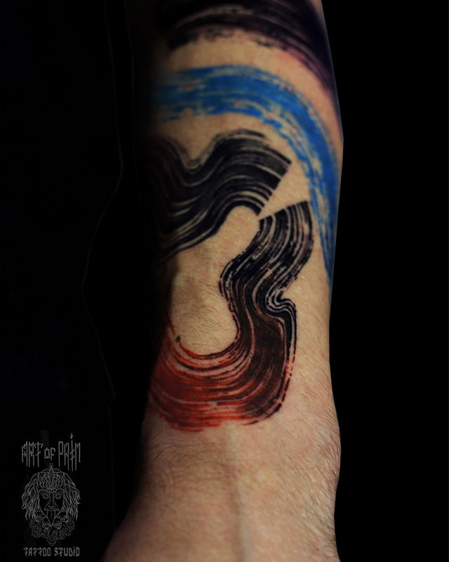 Татуировка мужская графика на руке абстракция – Мастер тату: Надежда Полякова