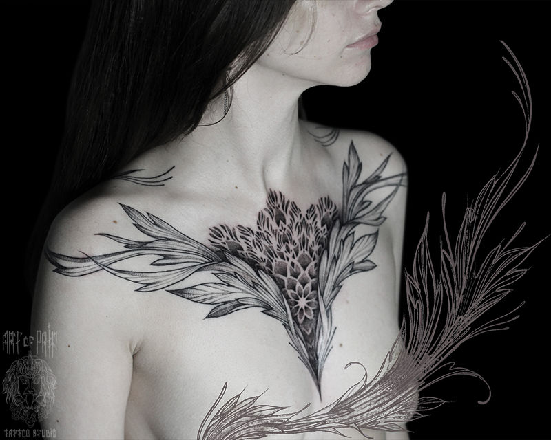 Татуировка женская графика и орнаментал на груди мандала и растение – Мастер тату: Надежда Полякова