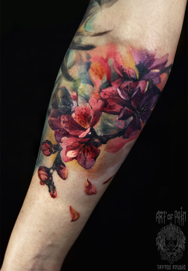 Татуировка женская реализм на предплечье цветущая веточка плодового дерева – Мастер тату: 