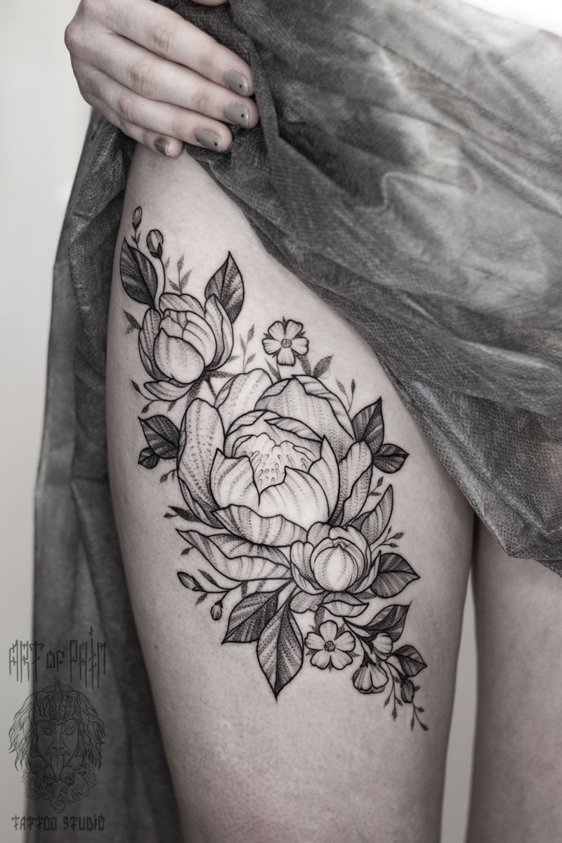 Татуировка женская графика на бедре цветы пиона – Мастер тату: 