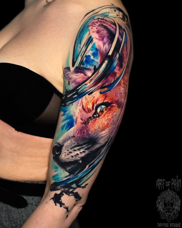 Татуировка женская цветной реализм на плече лиса – Мастер тату: Дмитрий Шейб