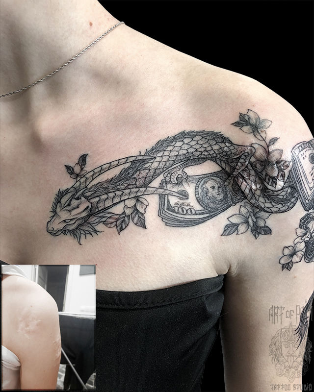 Татуировка женская графика на плече и груди дракон – Мастер тату: Анастасия Родина