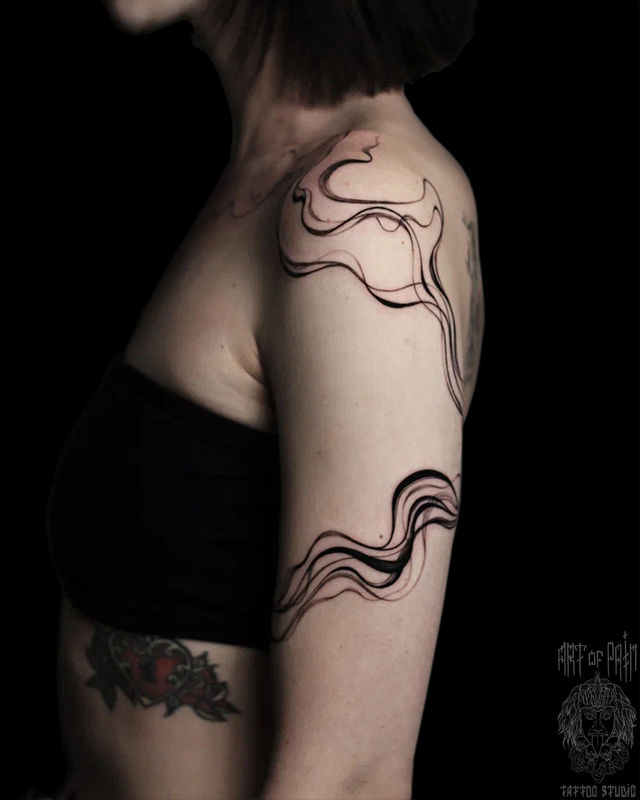 Татуировка женская графика на плече линии – Мастер тату: Надежда Полякова