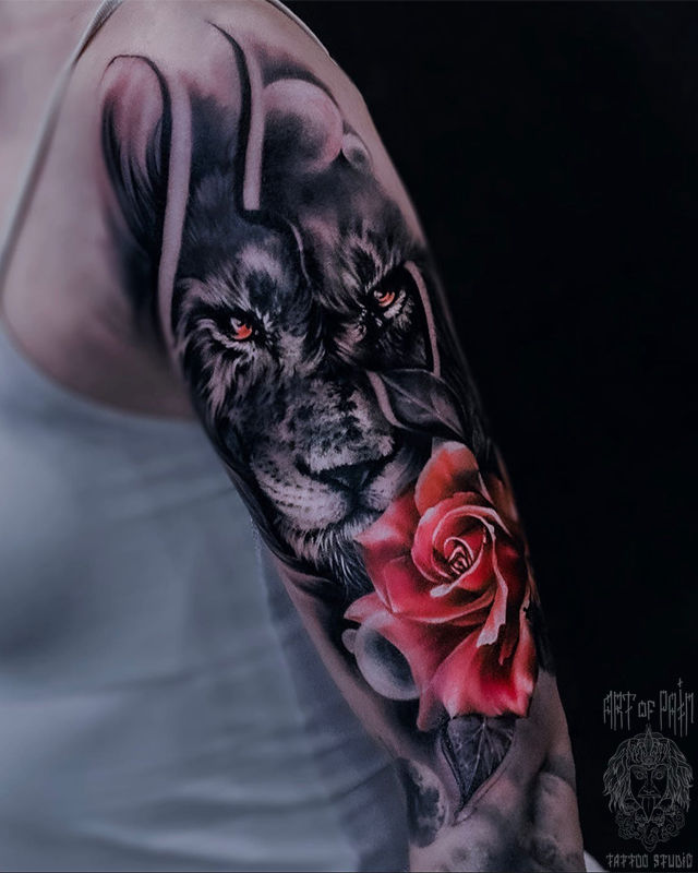 Татуировка женская реализм на плече лев и роза – Мастер тату: Дмитрий Шейб