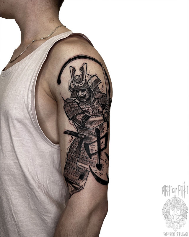 Татуировка мужская графика на плече самурай – Мастер тату: Максим Север