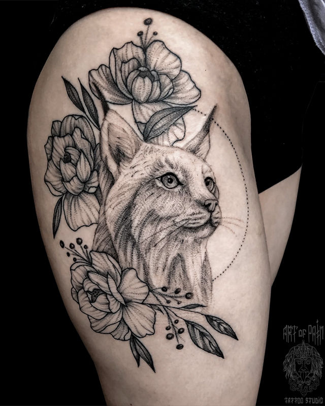 Татуировка женская графика на бедре рысь и цветы – Мастер тату: Мария Котова