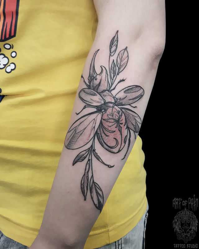 Татуировка женская графика на предплечье жук – Мастер тату: 
