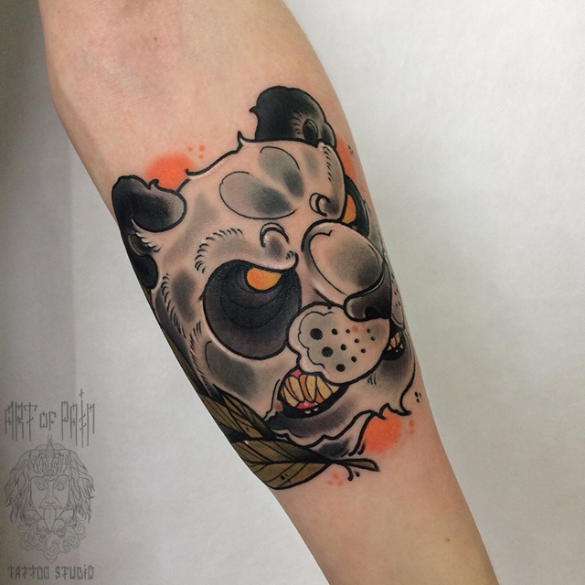 Татуировка мужская нью скул на предплечье панда – Мастер тату: Марк Акулов
