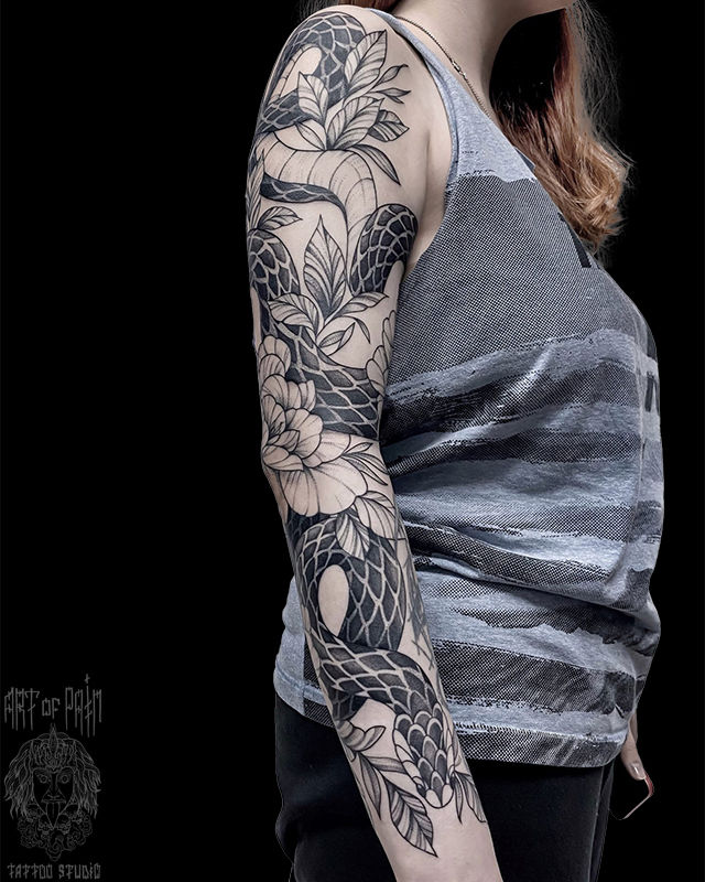 Татуировка женская япония, графика тату-рукав змея и цветы – Мастер тату: Мария Котова