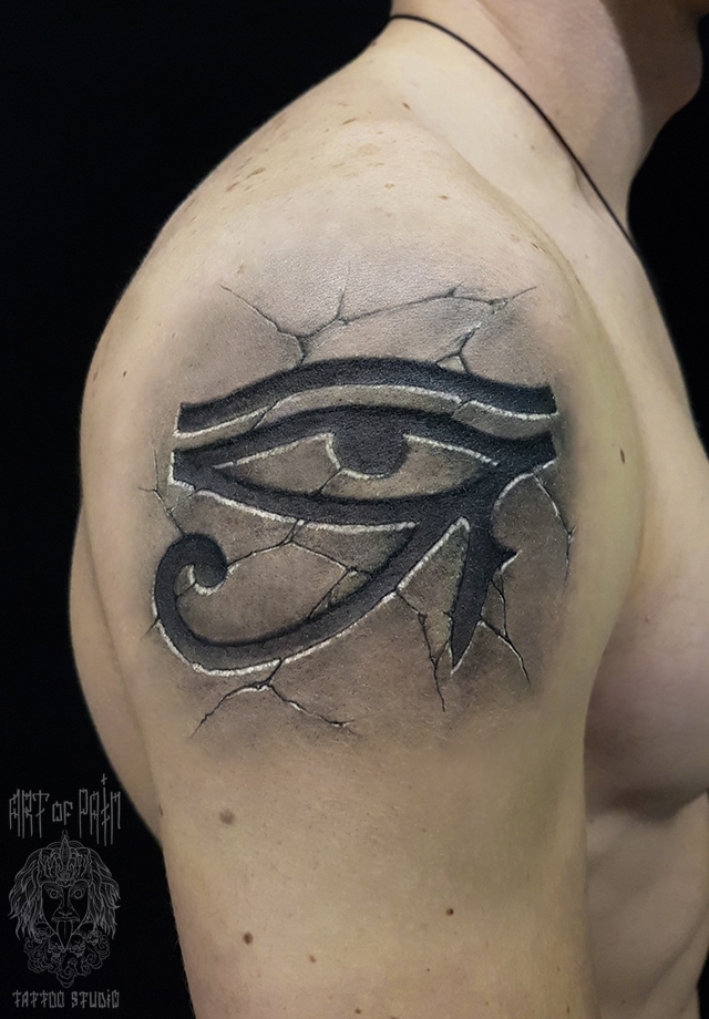 Татуировка мужская black&grey на плече глаз Гора (Уаджет) – Мастер тату: 