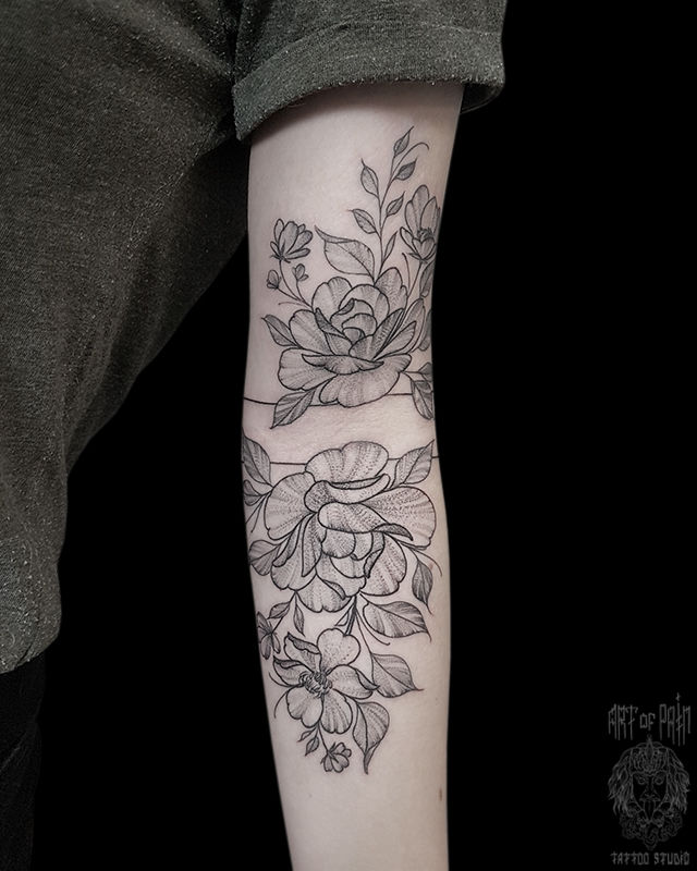 Татуировка женская графика на руке цветы чайной розы – Мастер тату: 