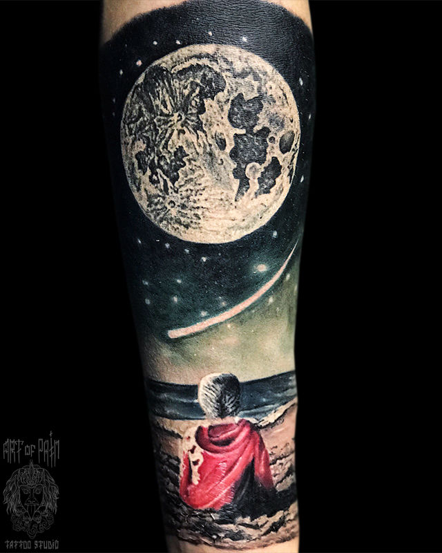 Татуировка мужская реализм на предплечье луна и человек – Мастер тату: 
