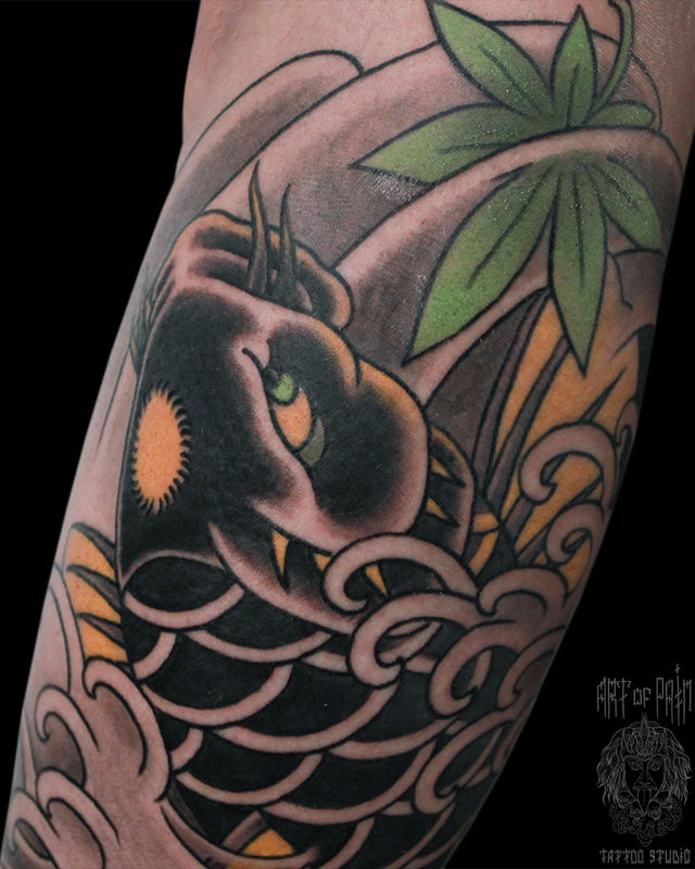 Татуировка мужская япония на голени карп и листик – Мастер тату: Марк Акулов