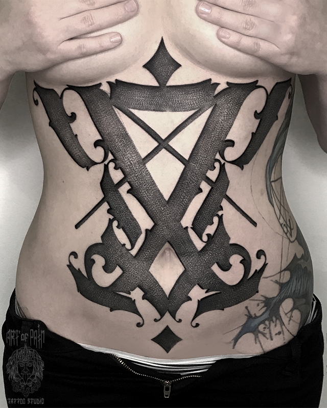 Татуировка женская графика на животе символы – Мастер тату: 