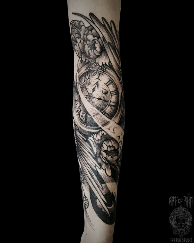 Татуировка мужская графика на руке часы, цветы – Мастер тату: Николай Орф