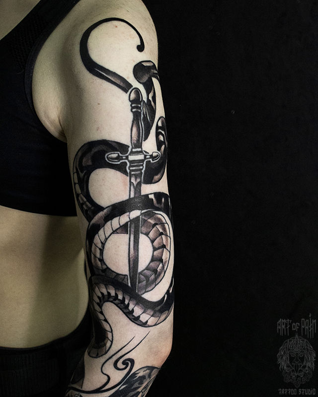 Татуировка женская япония на плече змея и кинжал – Мастер тату: 
