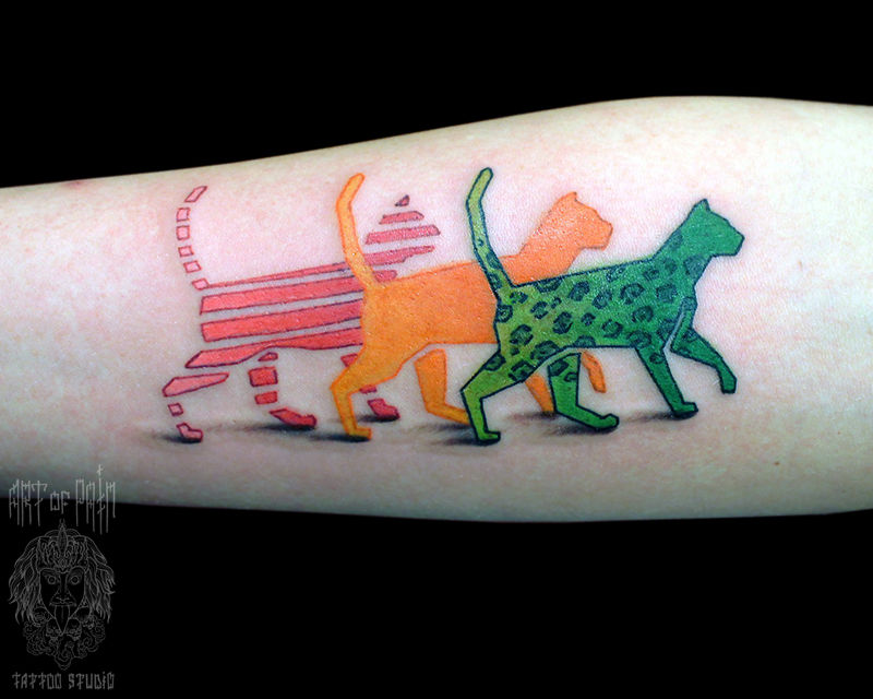 Татуировка женская графика на предплечье коты – Мастер тату: Юрий Хандрыкин