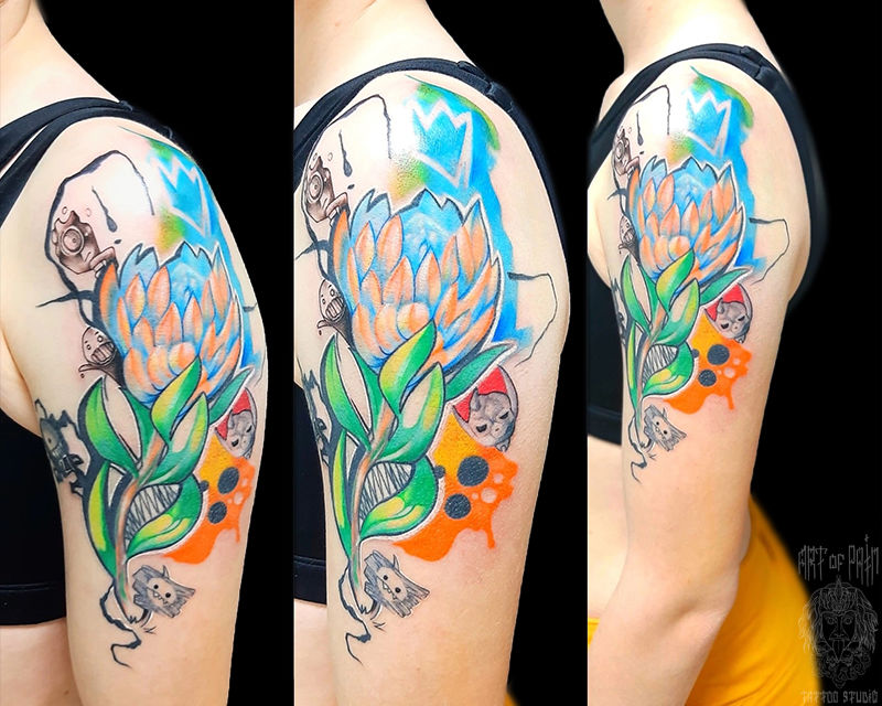 Татуировка женская нео-трад на плече цветок и персонажи – Мастер тату: 