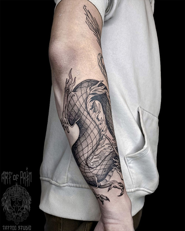 Татуировка мужская графика на руке дракон – Мастер тату: Мария Котова