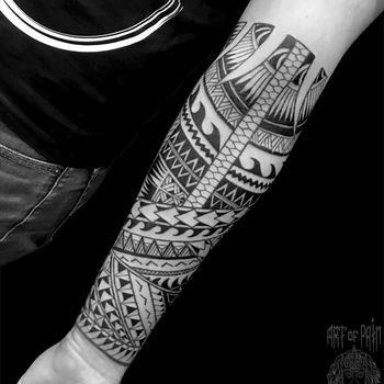 Татуировка мужская полинезия на предплечье орнамент