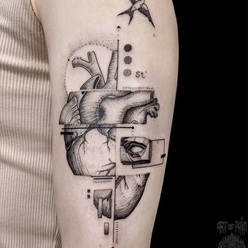 Татуировка женская графика на плече сердце