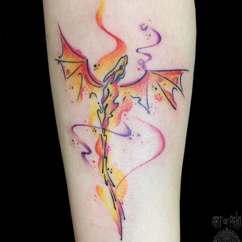 Татуировка женская акварель на предплечье дракон