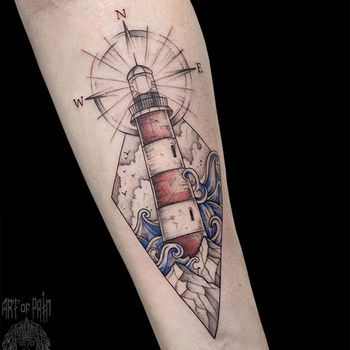 Татуировка мужская графика на предплечье маяк