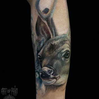 Татуировка мужская реализм на предплечье олень