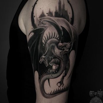 Татуировка мужская фентези на плече крылатый дракон