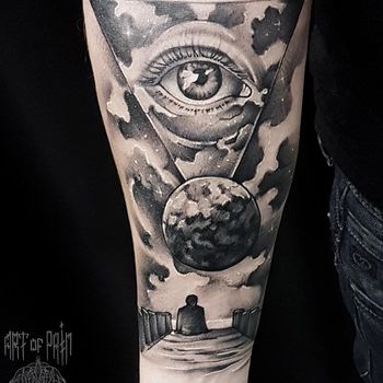 Татуировка мужская black&grey на предплечье всевидящее око