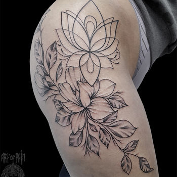 Татуировка женская графика на бедре цветы и узор