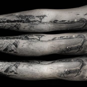 Татуировка женская реализм на руке цветы гепард и антилопа