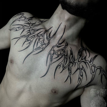Татуировка мужская графика на груди узор