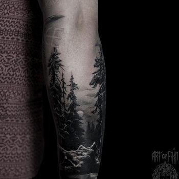Татуировка мужская реализм на предплечье лес