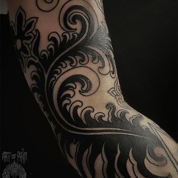 Татуировка мужская графика на руке орнамент