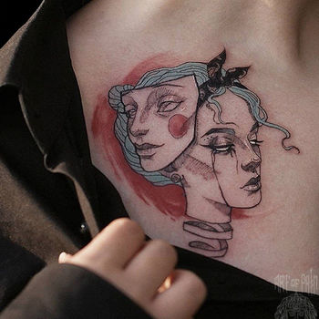 Татуировка женская графика на ключице девушка и маска