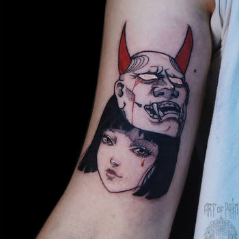 Татуировка женская графика на руке девушка и маска