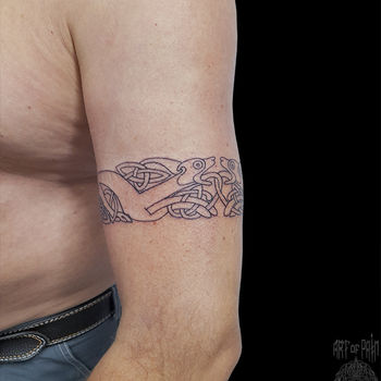 Татуировка мужская графика на плече кельтский узор