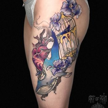 Татуировка женская акварель на бедре кит и клетка