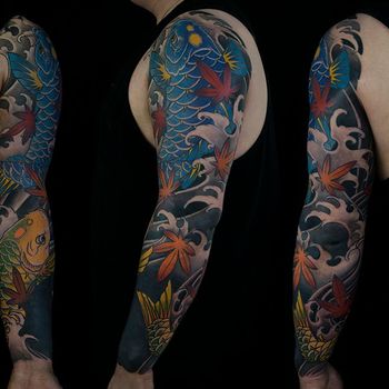 Татуировка мужская япония тату-рукав кои и листья