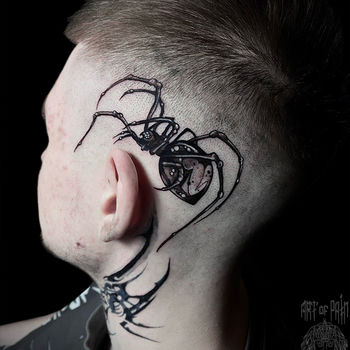 Татуировка мужская графика на голове паук