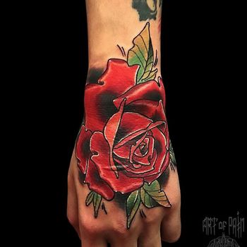 Татуировка мужская нью-скул на кисти роза