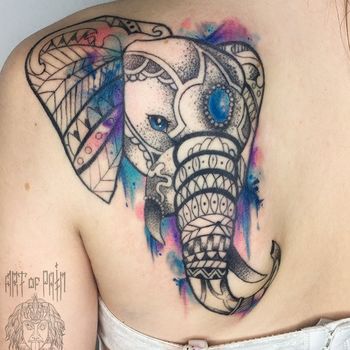 Татуировка женская акварель на лопатке слон