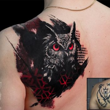 Татуировка мужская реализм и орнаментал на лопатке сова кавер