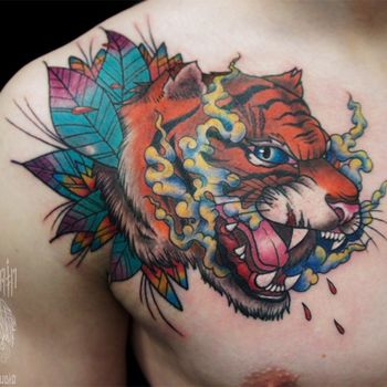 Татуировка мужская нью-скул на груди тигр