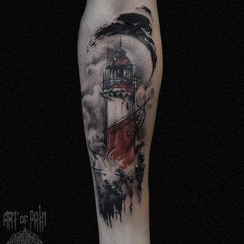 Татуировка мужская реализм на предплечье маяк
