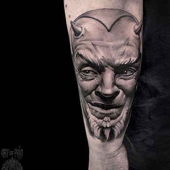 Татуировка мужская реализм на предплечье дьявол