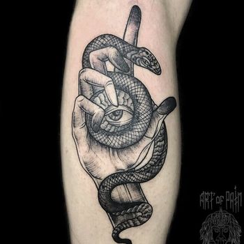 Татуировка мужская графика на голени рука, змея, глаз 