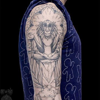 Татуировка мужская графика на плече обезьяна