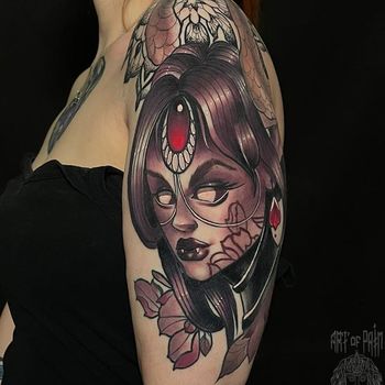 Татуировка женская нью скул на плече девушка